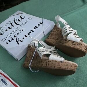 NWT Jellypop White Cut Out Wedge Sandals Heels Memory Foam Platform Tan Cork 10